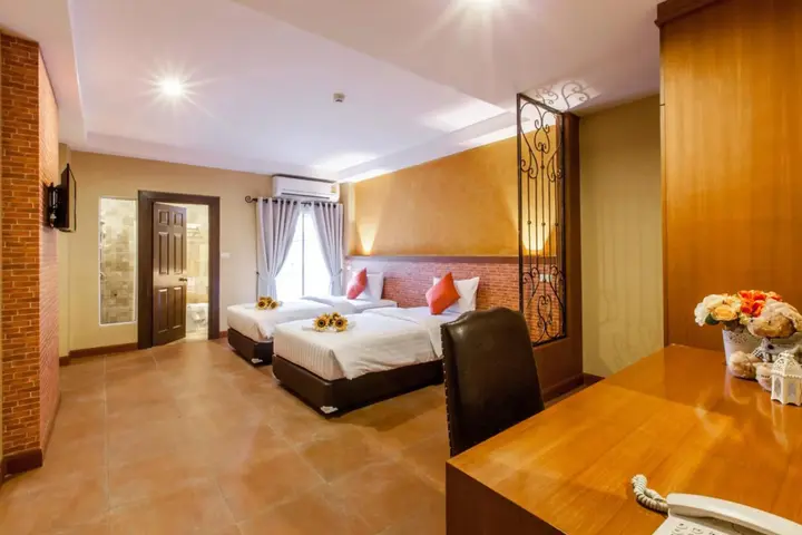 Кхонкэн: Gallery Lake View Hotel