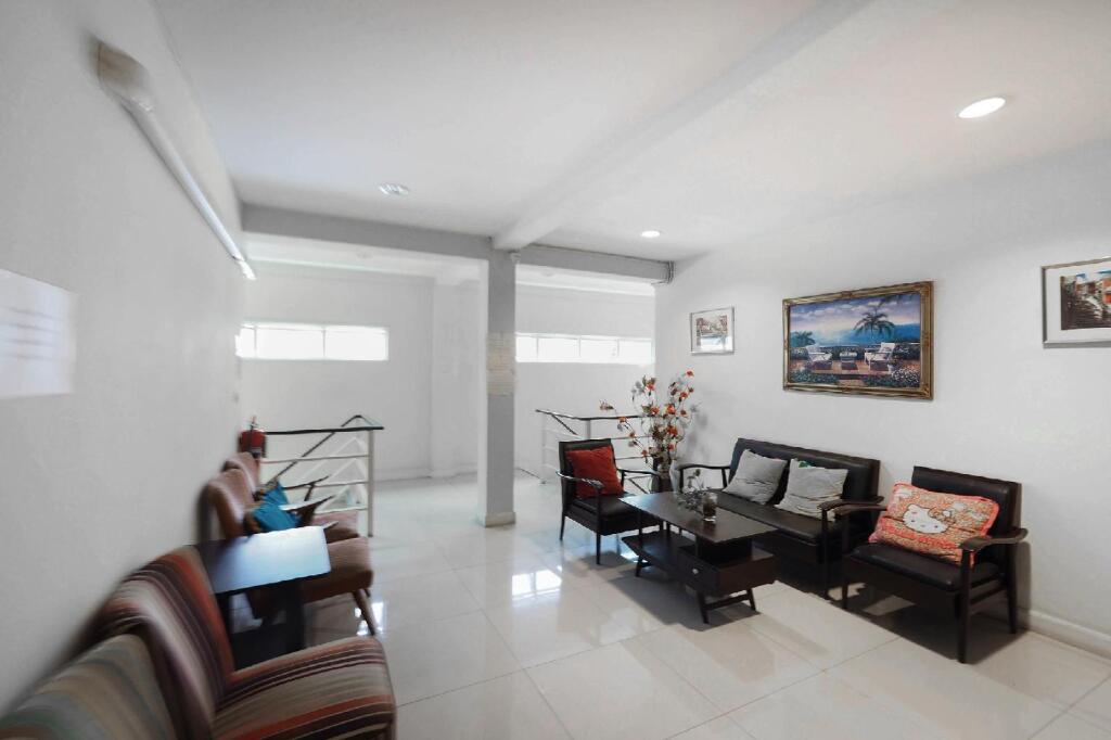 Чиангмай: OYO 995 Blue Cafe Apartment