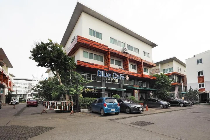 Чиангмай: OYO 995 Blue Cafe Apartment