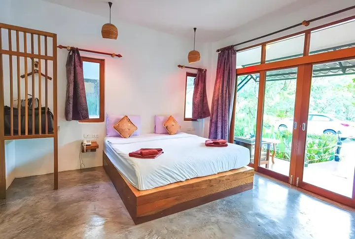 Сураттхани: Ruean Thai Nai Bang by Pansak Resort