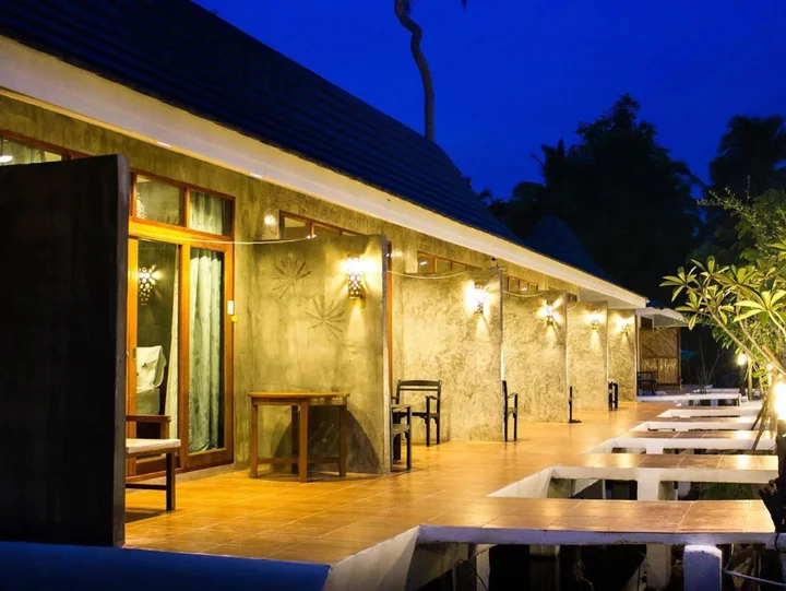 Сураттхани: Ruean Thai Nai Bang by Pansak Resort
