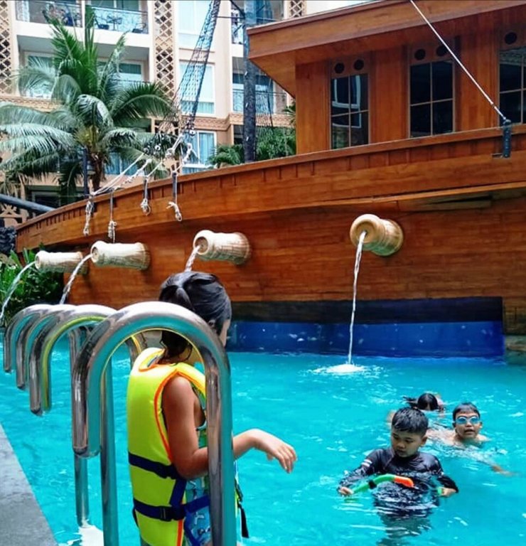 Паттайя: Atlantis Condo Resort Pattaya by Panissara