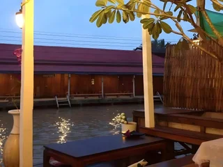 Ампхава: At Casa Guesthouse Amphawa