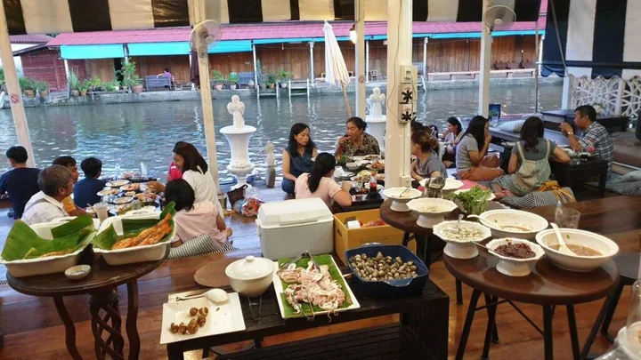 Ампхава: At Casa Guesthouse Amphawa