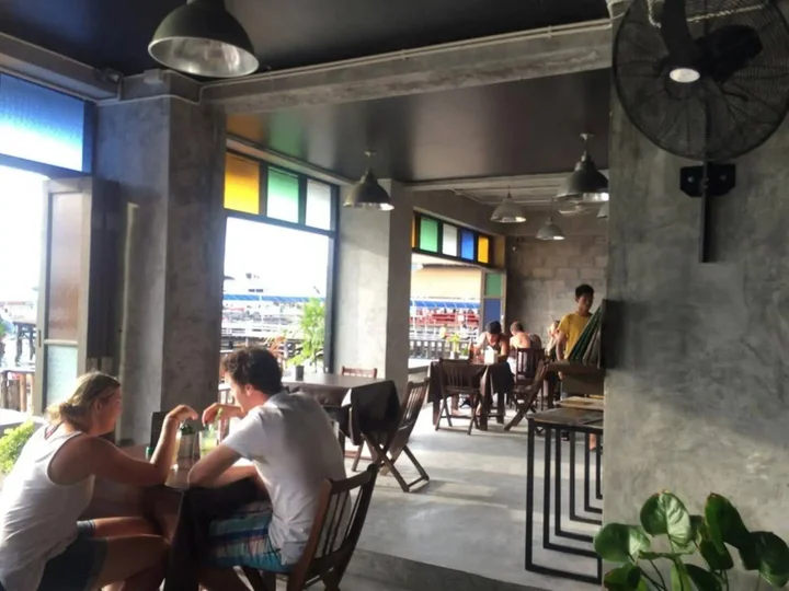 Мэй-Хаад-Бэй: Bro&Sis Place