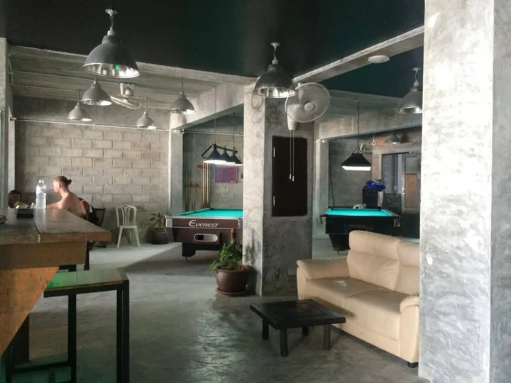 Мэй-Хаад-Бэй: Bro&Sis Place
