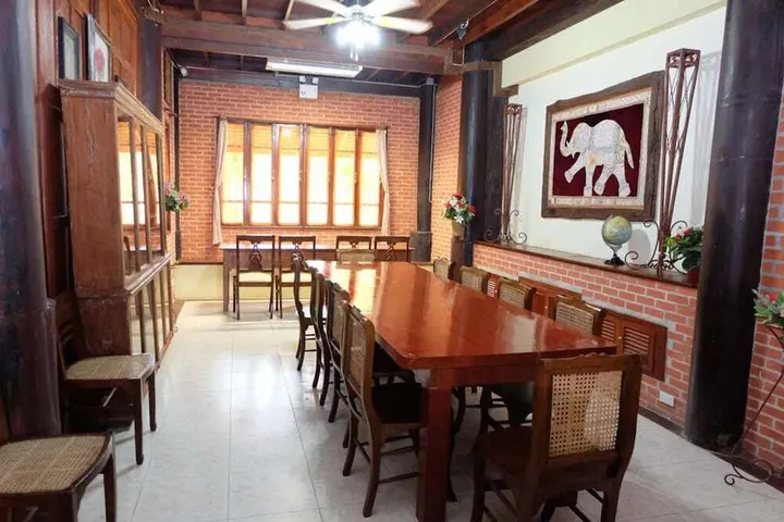 Кханонгпхра: Ruen Khaoyai