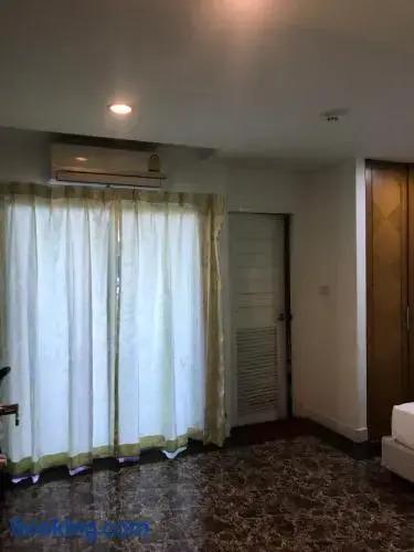 Бангкок: Rod Fai Fah Apartment