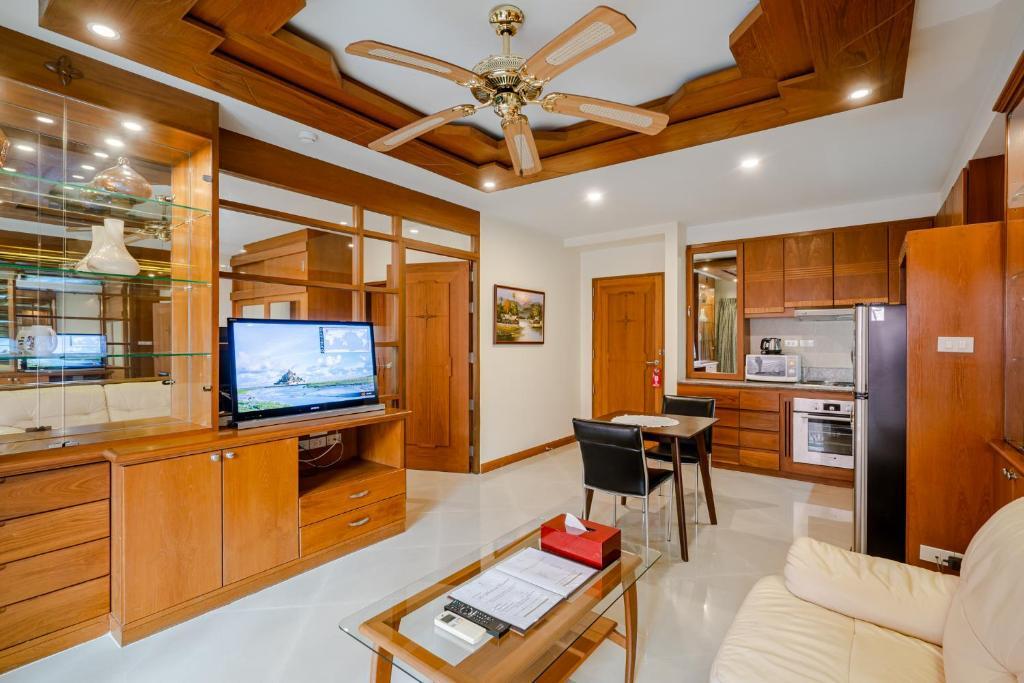 Паттайя: Whitehouse Condotel