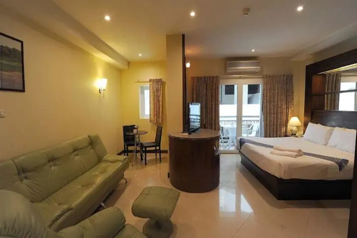 Паттайя: Whitehouse Condotel