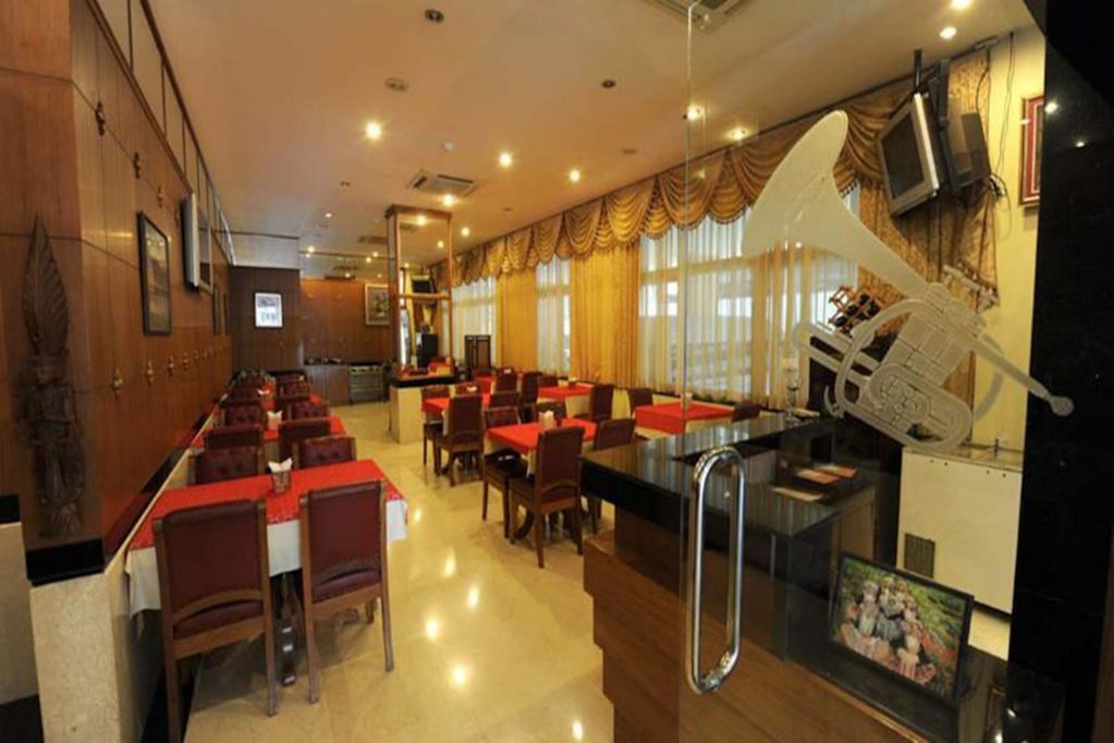 Паттайя: Whitehouse Condotel