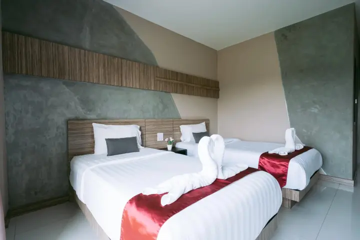 Бури Рам: Ray Hotel