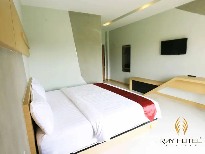 Бури Рам: Ray Hotel