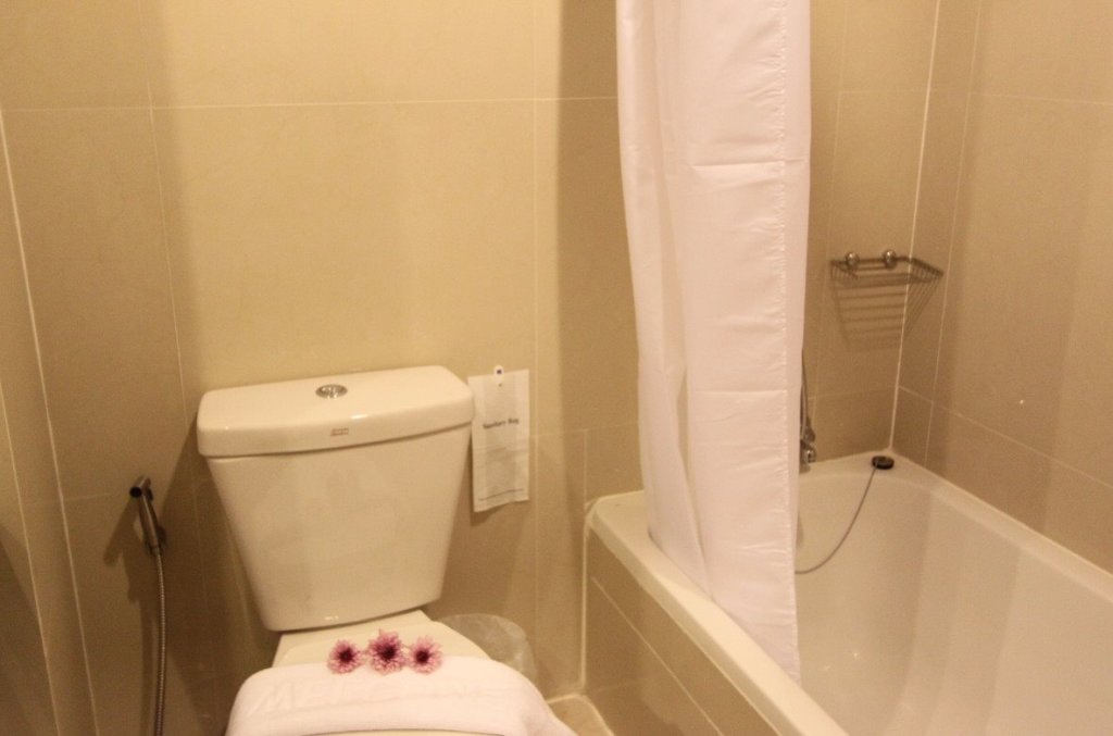 Сураттхани: S Tara Grand Hotel