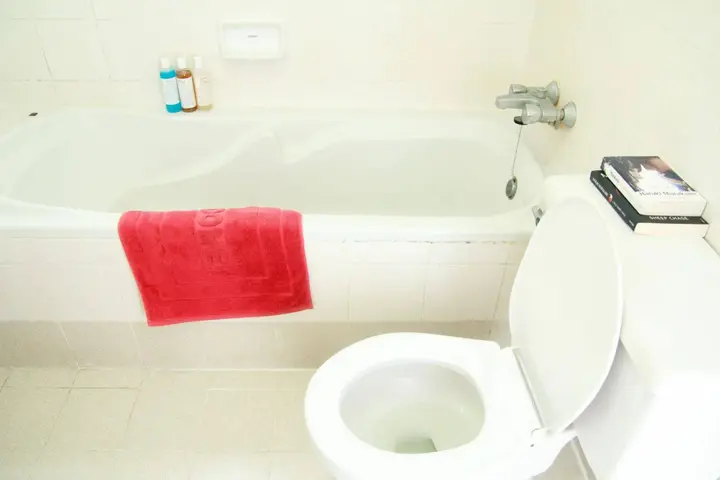 Бангкок: Ritratana Apartment