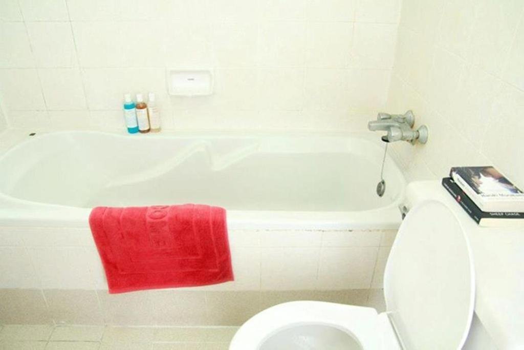 Бангкок: Ritratana Apartment