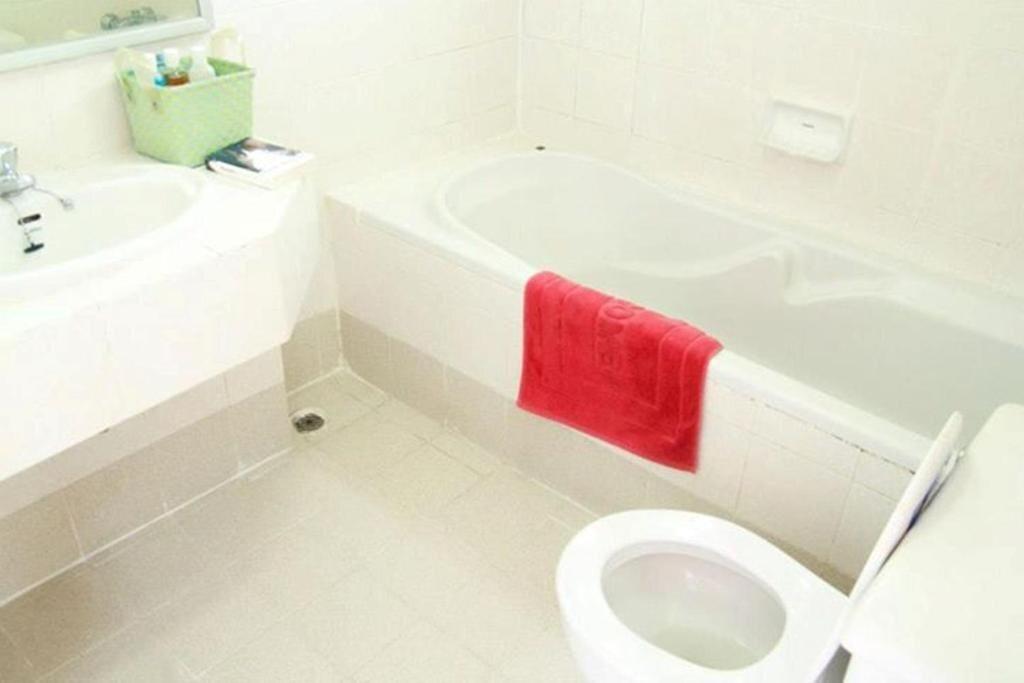 Бангкок: Ritratana Apartment