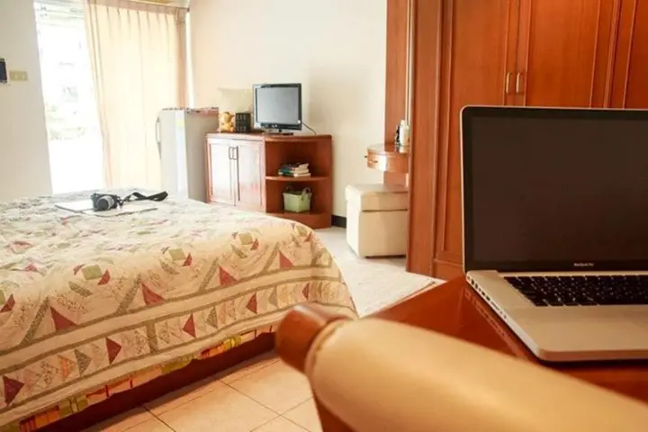 Бангкок: Ritratana Apartment
