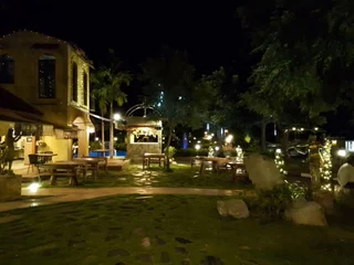 Нонг Нам Дэнг: Ville De La Vie
