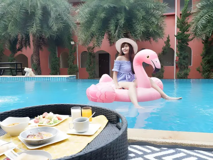 Бури Рам: Thada Chateau Hotel