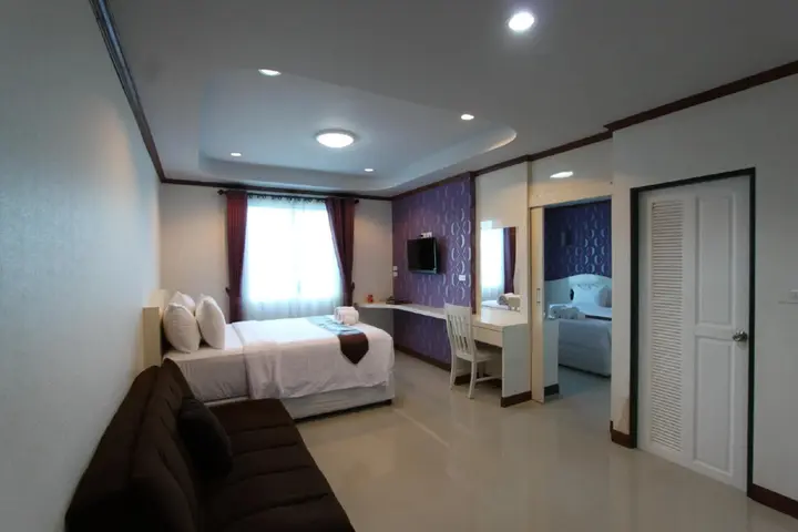 Бури Рам: Thada Chateau Hotel