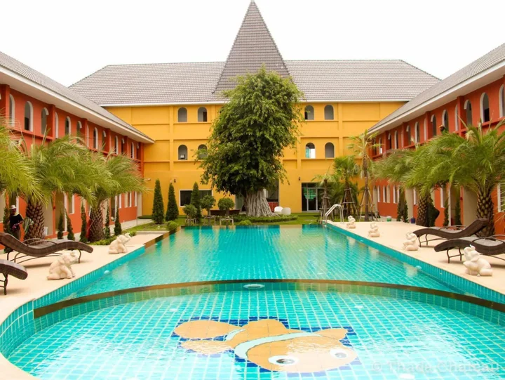 Бури Рам: Thada Chateau Hotel