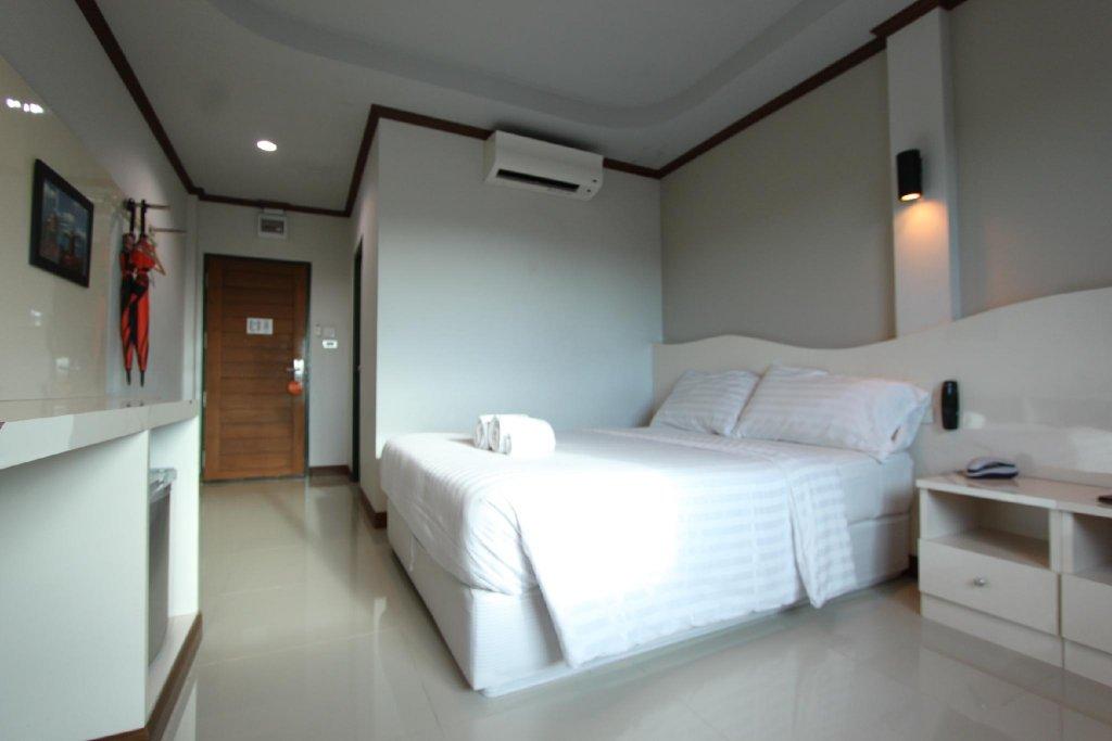 Бури Рам: Thada Chateau Hotel