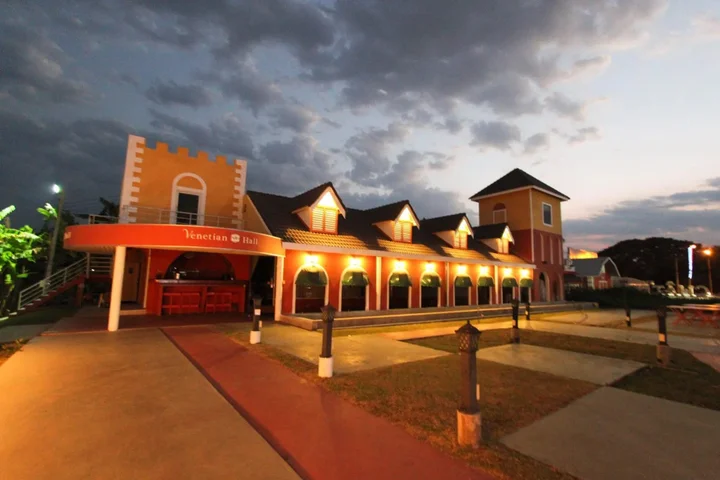 Бури Рам: Thada Chateau Hotel