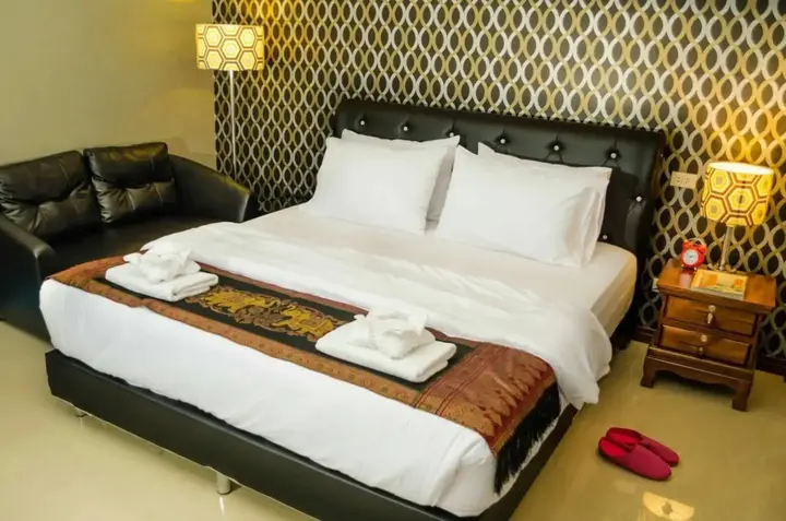 Кхэм Сон: The Prince Hotel