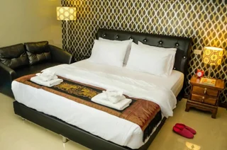 Кхэм Сон: The Prince Hotel