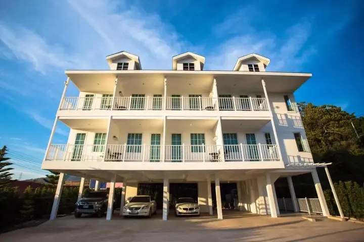 Кхэм Сон: The Prince Hotel