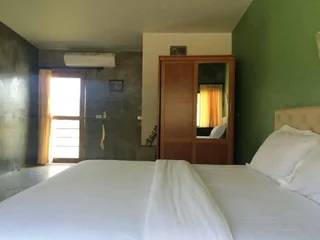 Мае-Он: Lakeview Resort