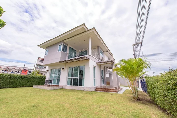 Бури Рам: P Villa Buriram