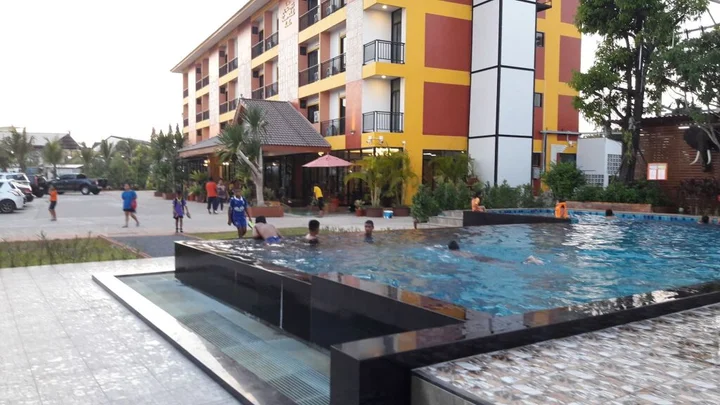 Сураттхани: Tawan Anda Garden Hotel