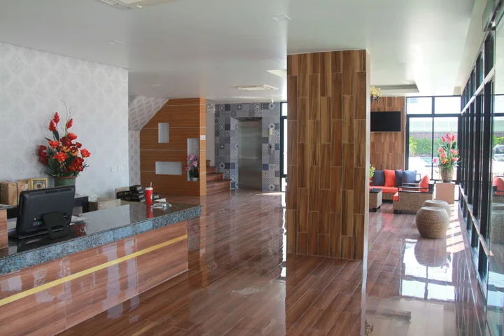 Сураттхани: Tawan Anda Garden Hotel