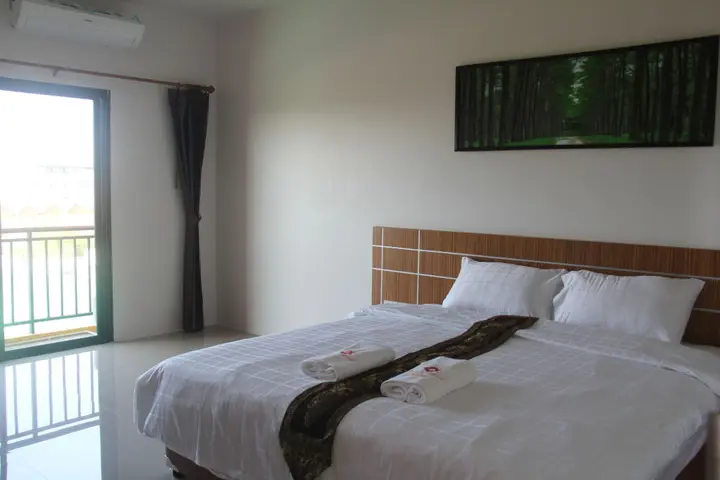 Сураттхани: Tawan Anda Garden Hotel