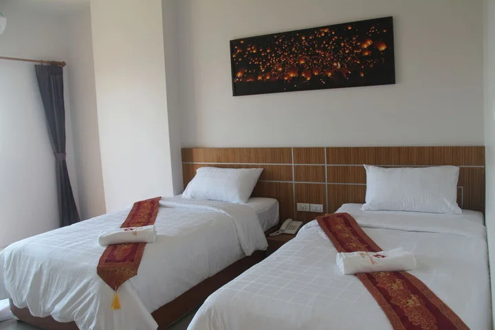 Сураттхани: Tawan Anda Garden Hotel