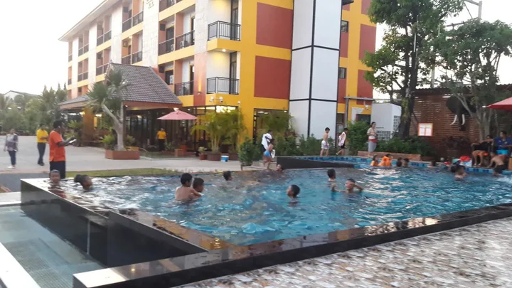 Сураттхани: Tawan Anda Garden Hotel