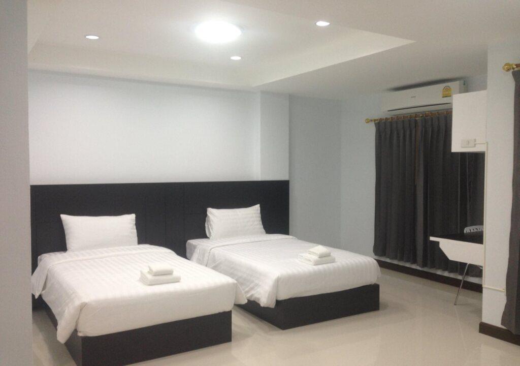 Маха Сарахам: Praiyanan Place Hotel