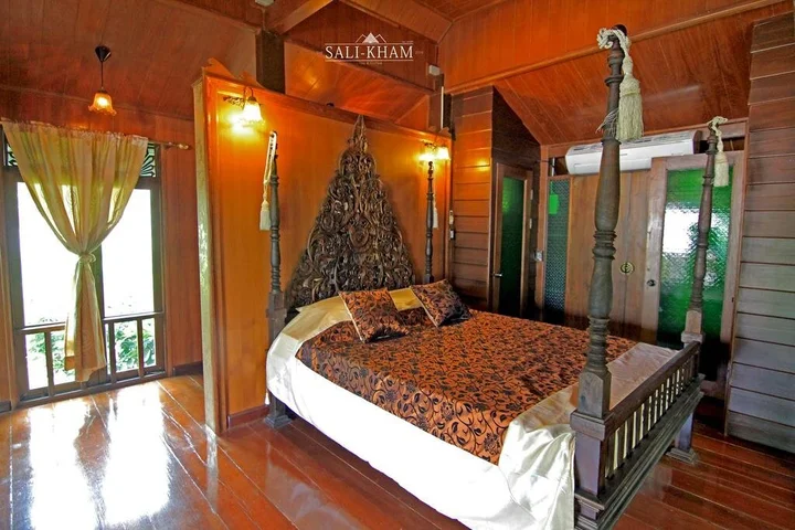 Сарапхи: The Sali-Kham Traditional Lanna Home