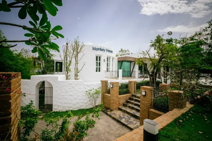 Ханг Донг: Monkey House