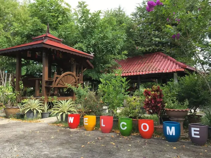 Лопбури: The Little Lopburi Village