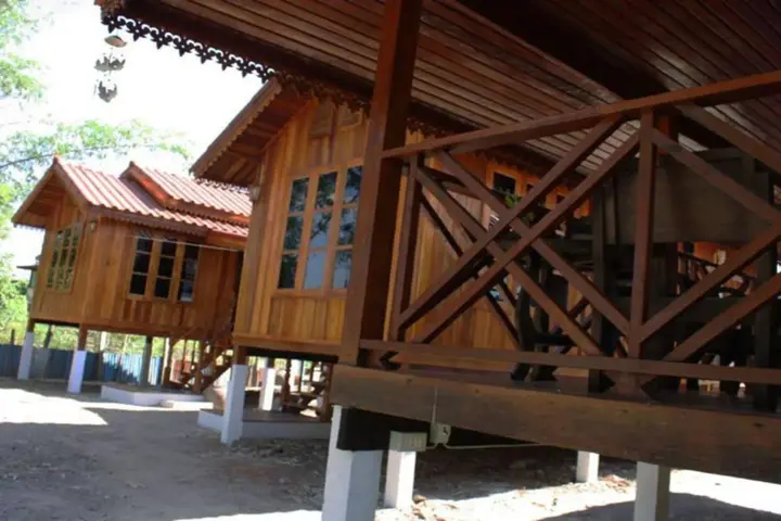 Лопбури: The Little Lopburi Village