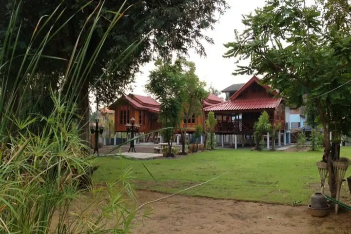 Лопбури: The Little Lopburi Village