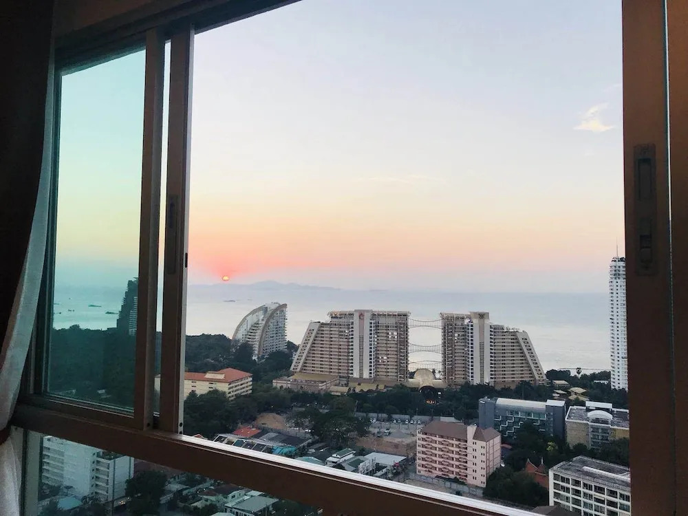 Паттайя: Lumpini Wongamat Suites
