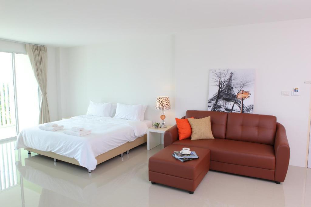 Накхонситхаммарат: The Terrace Hotel