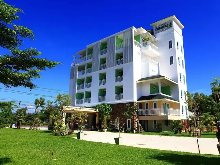 Накхонситхаммарат: The Terrace Hotel