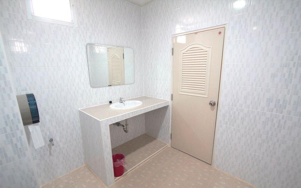 Кхэм Сон: Worachat House