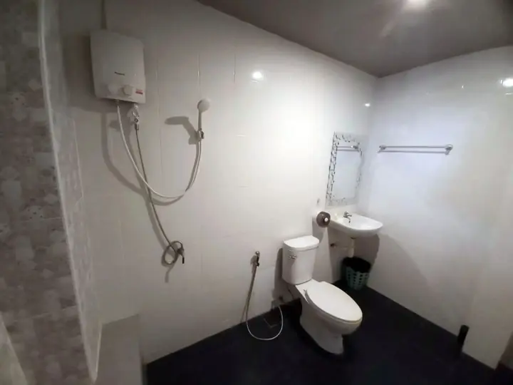 Муанг: In Phuket House