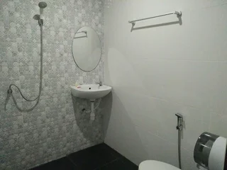 Муанг: In Phuket House